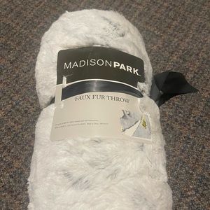 New Madison Park Faux Fur Throw Blanket